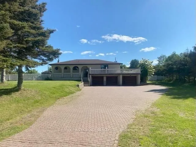 Detached in Thunder Bay