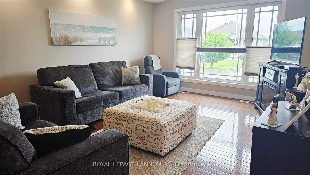 Detached in Thunder Bay