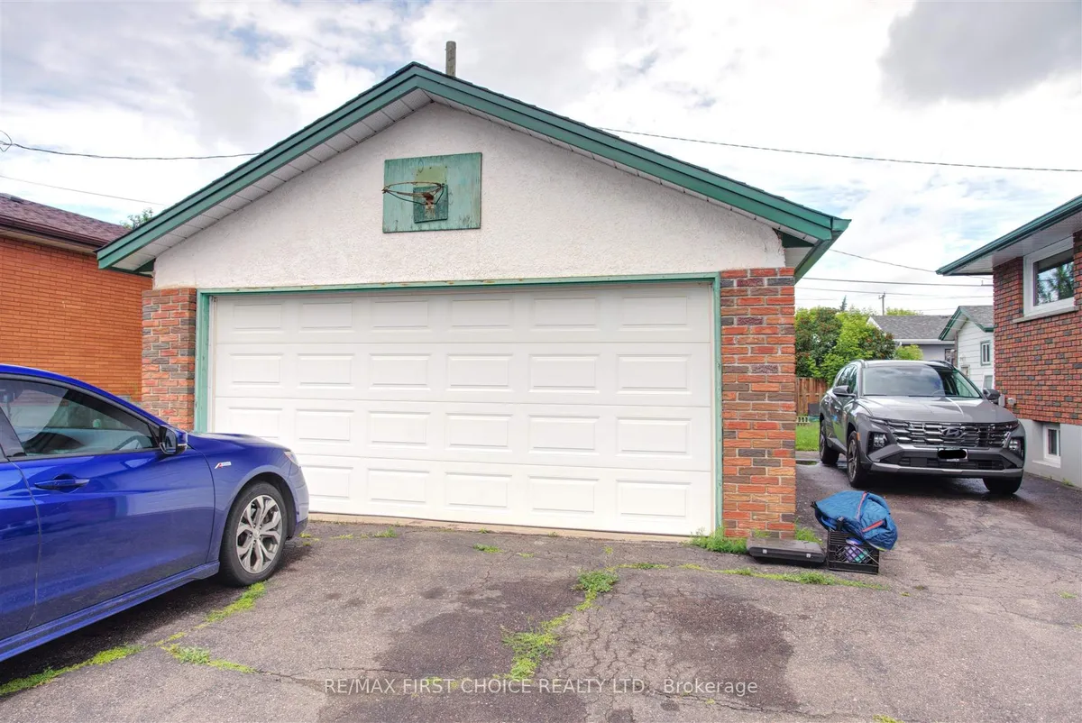 Detached in Thunder Bay