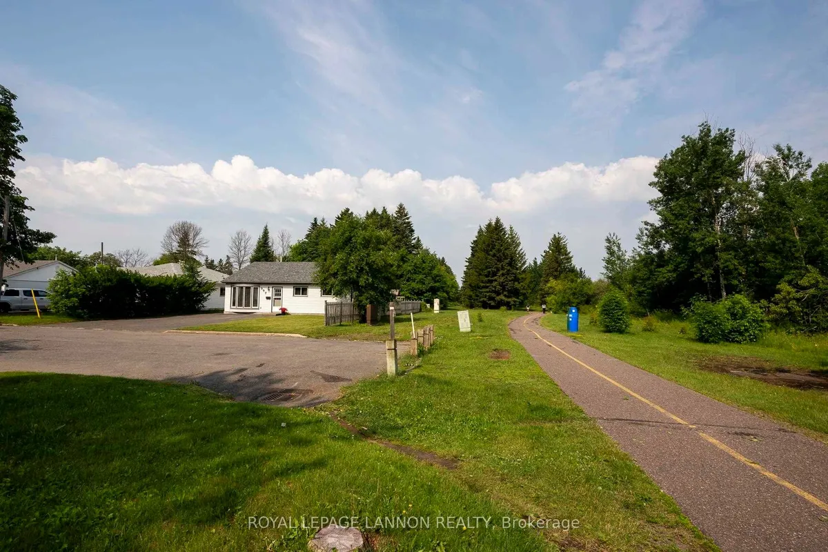 Detached in Thunder Bay
