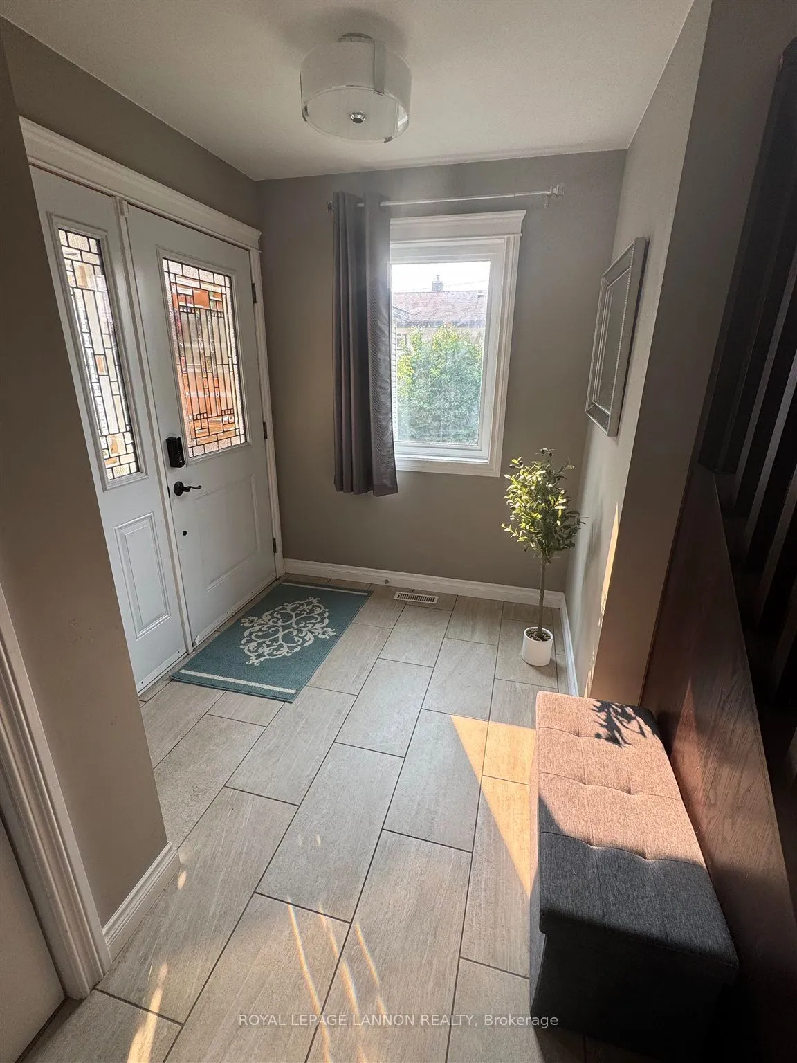 Detached in Thunder Bay