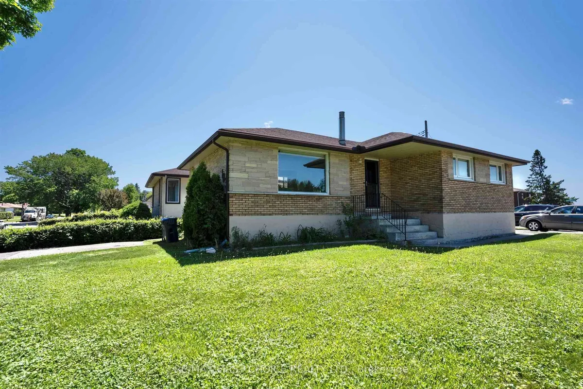Detached in Thunder Bay