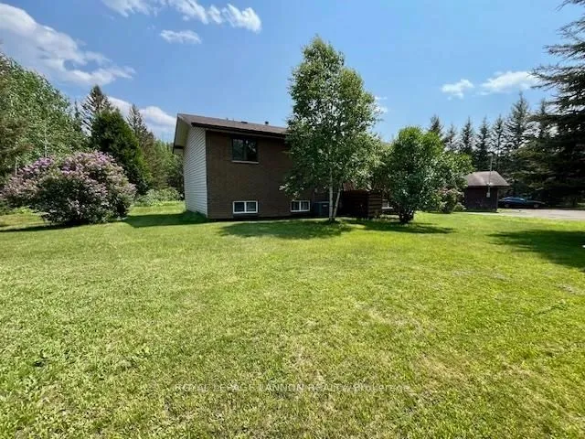 Detached in Thunder Bay