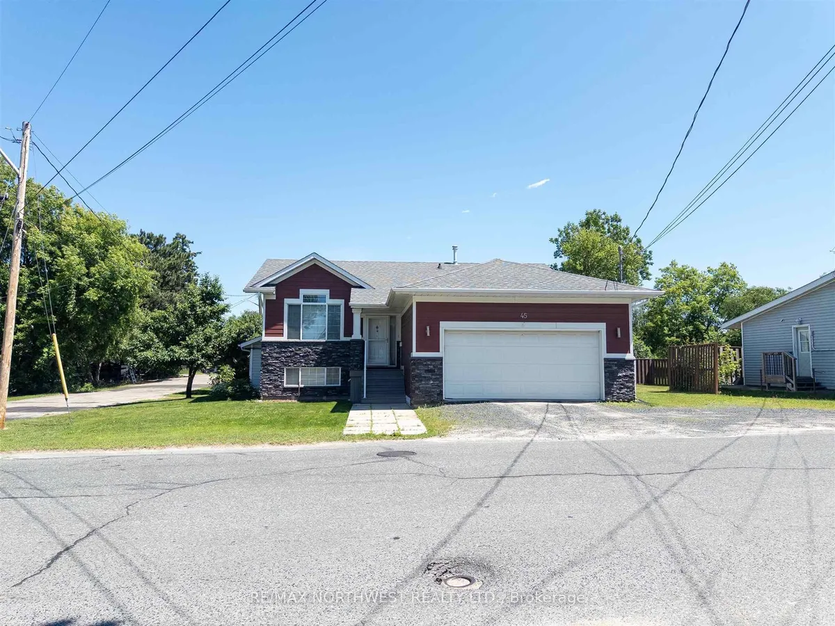 Detached in Kenora