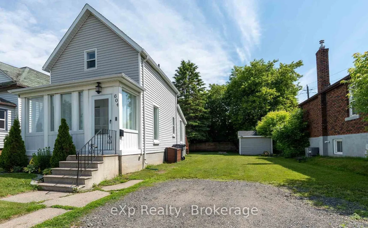 Detached in Thunder Bay