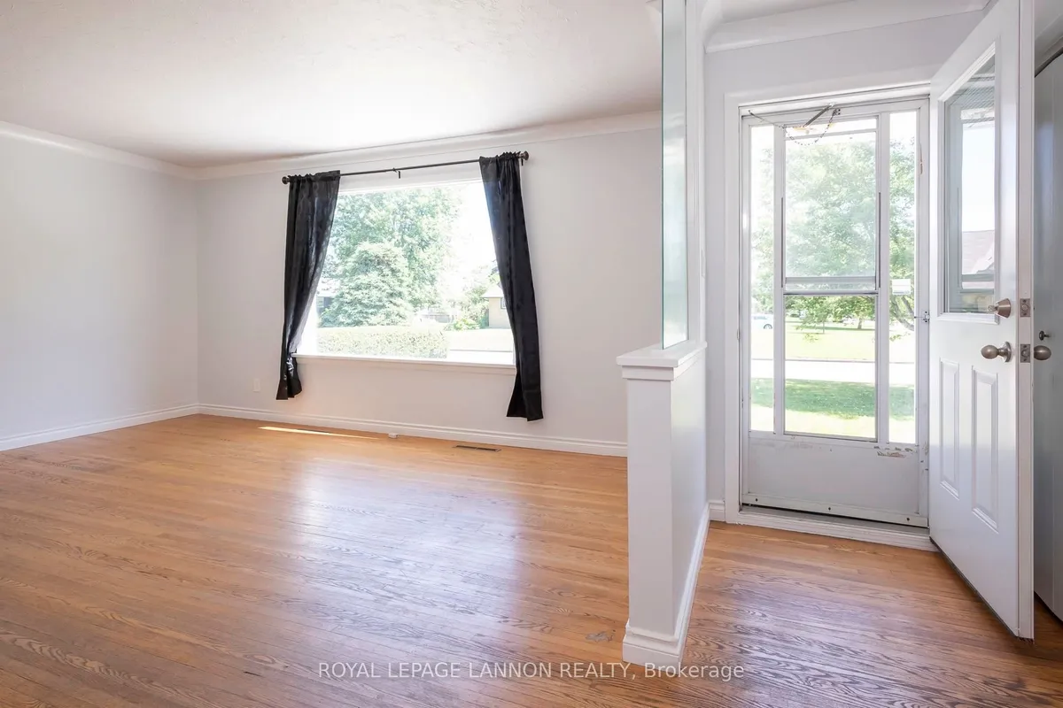 Detached in Thunder Bay