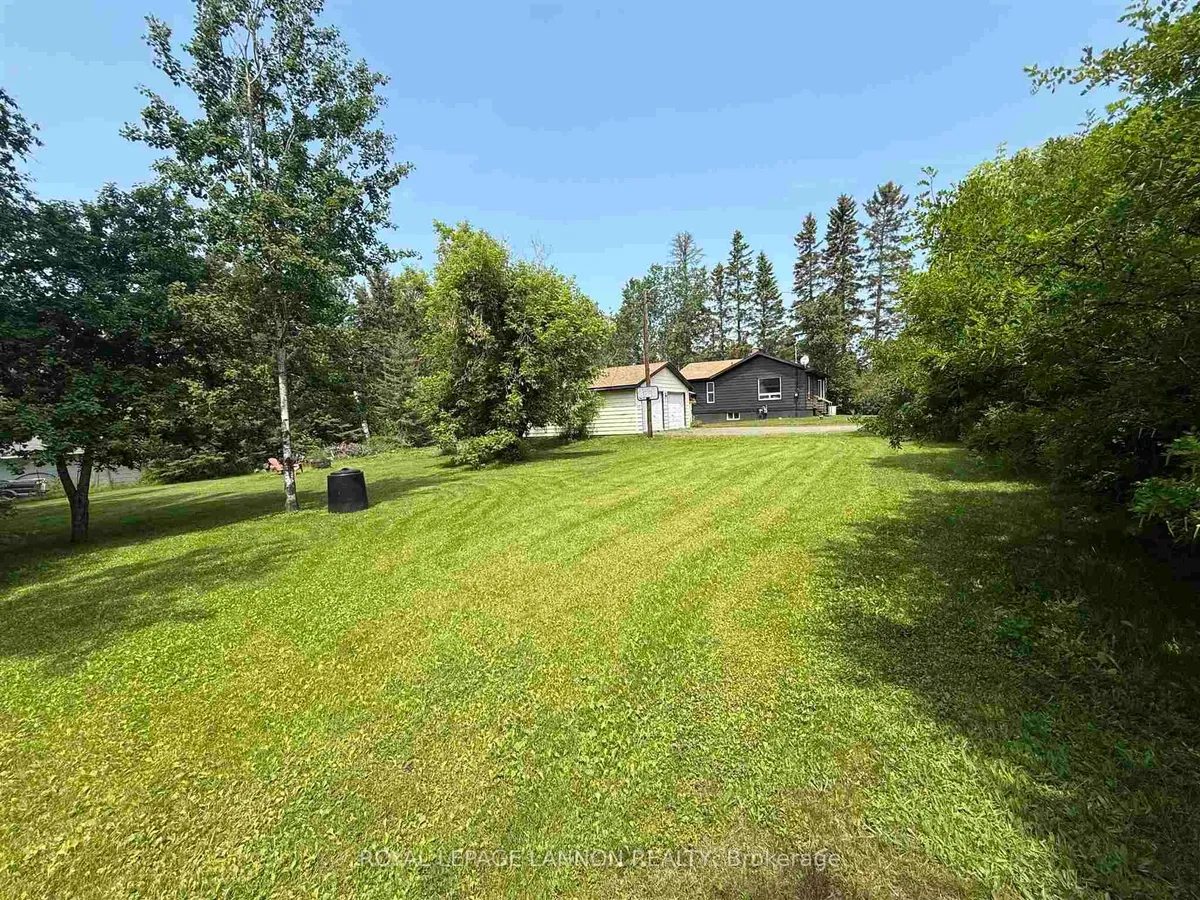 Detached in Thunder Bay