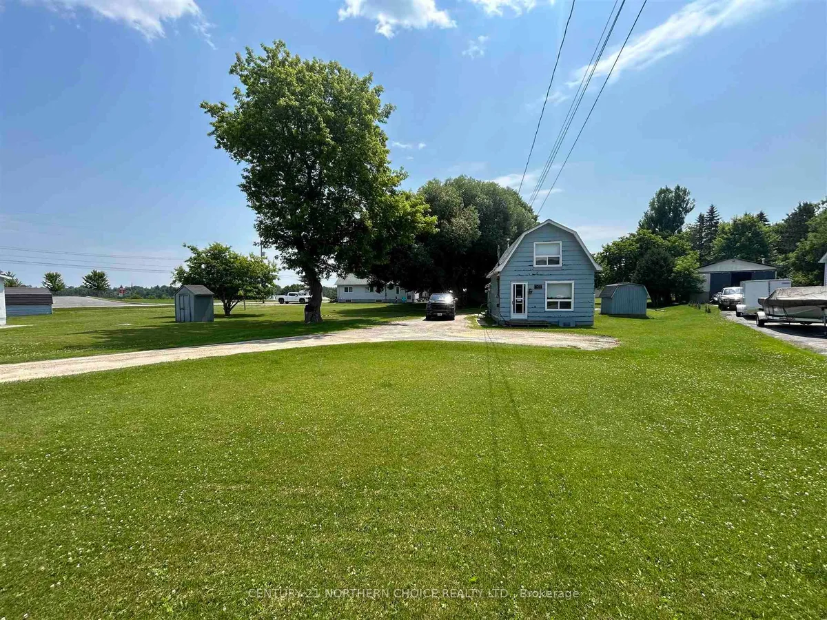 Detached in Fort Frances