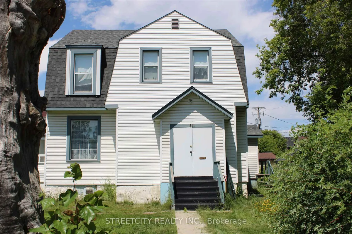 Detached in Thunder Bay