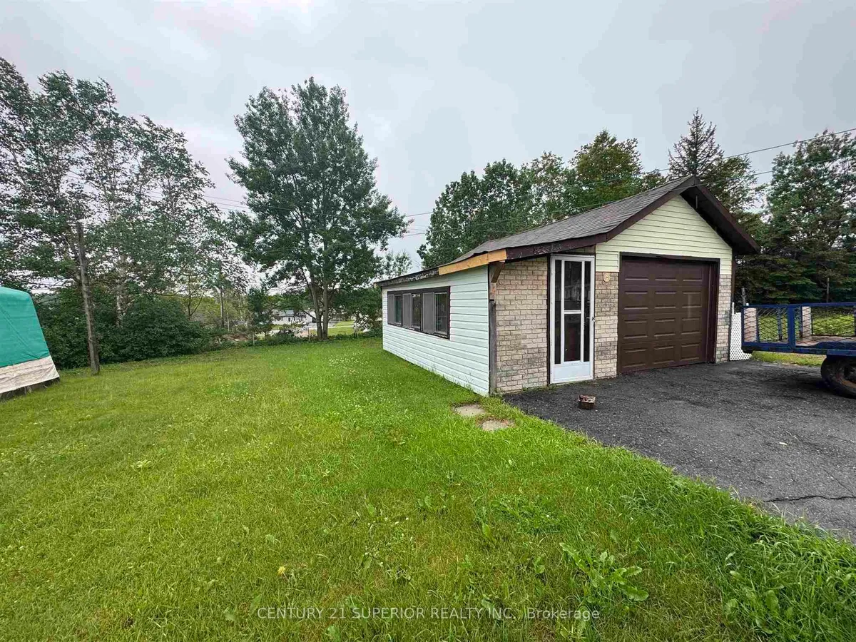 Detached in Manitouwadge