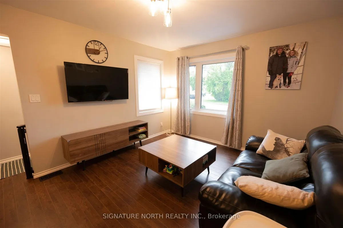 Detached in Thunder Bay