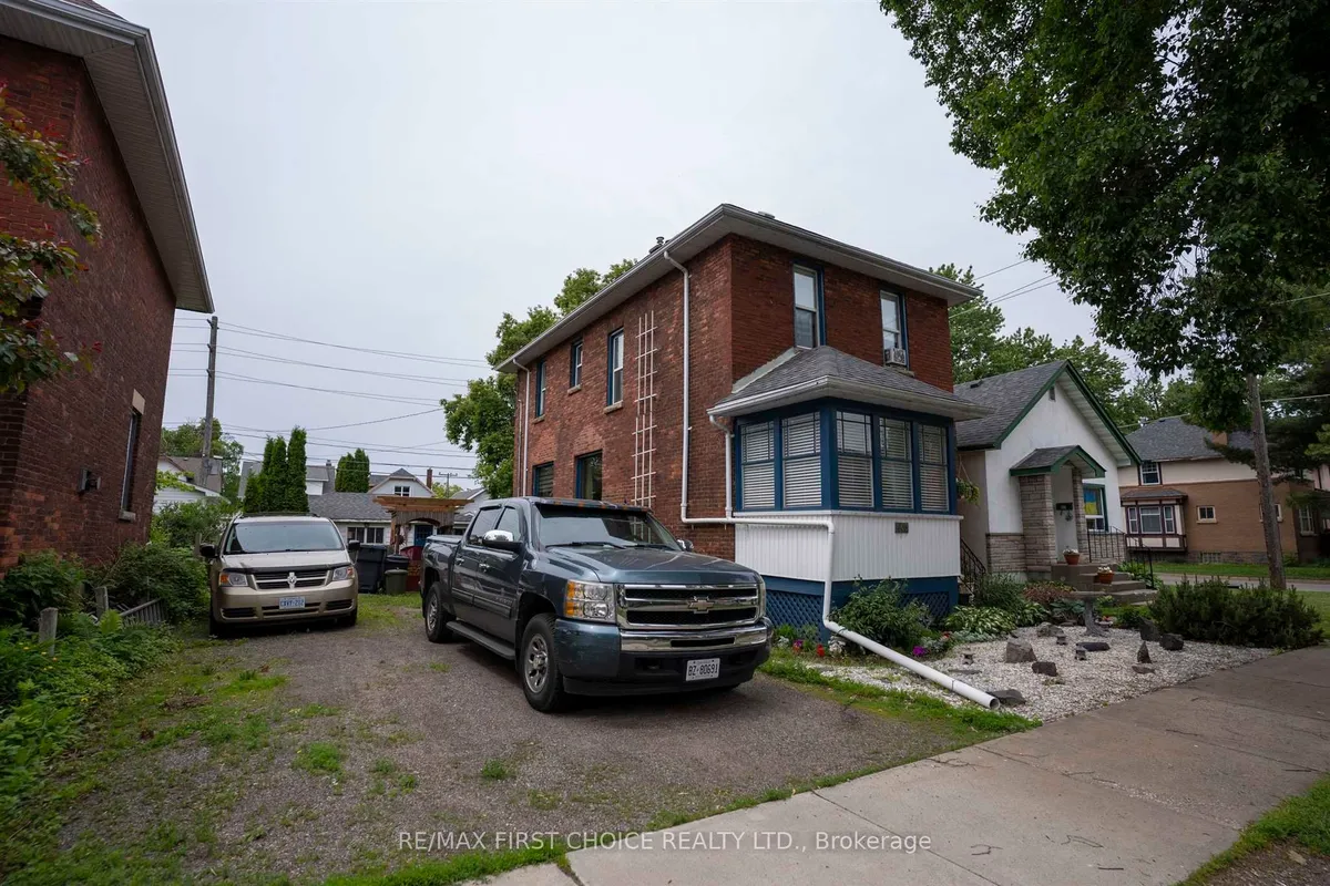Detached in Thunder Bay