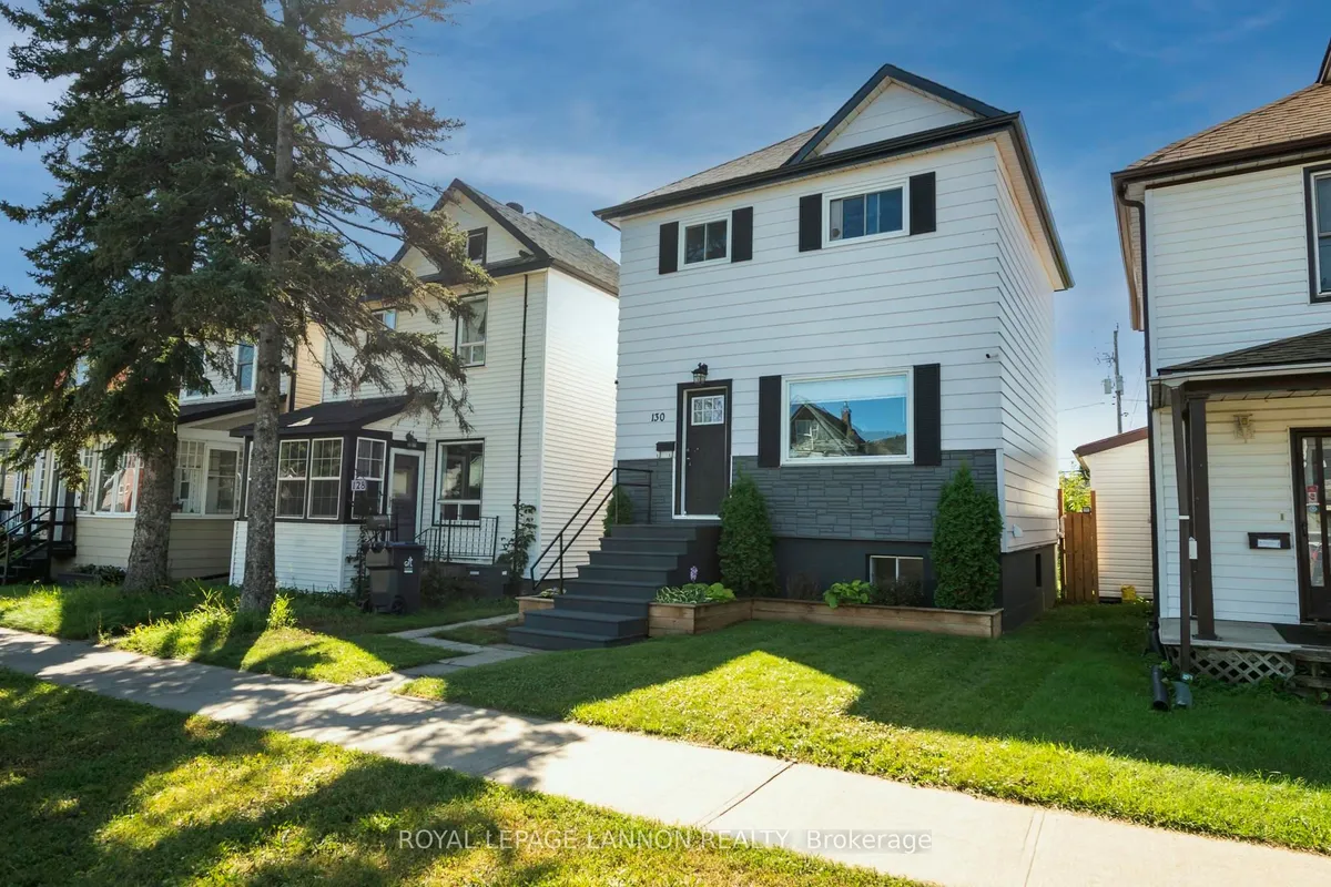 Detached in Thunder Bay