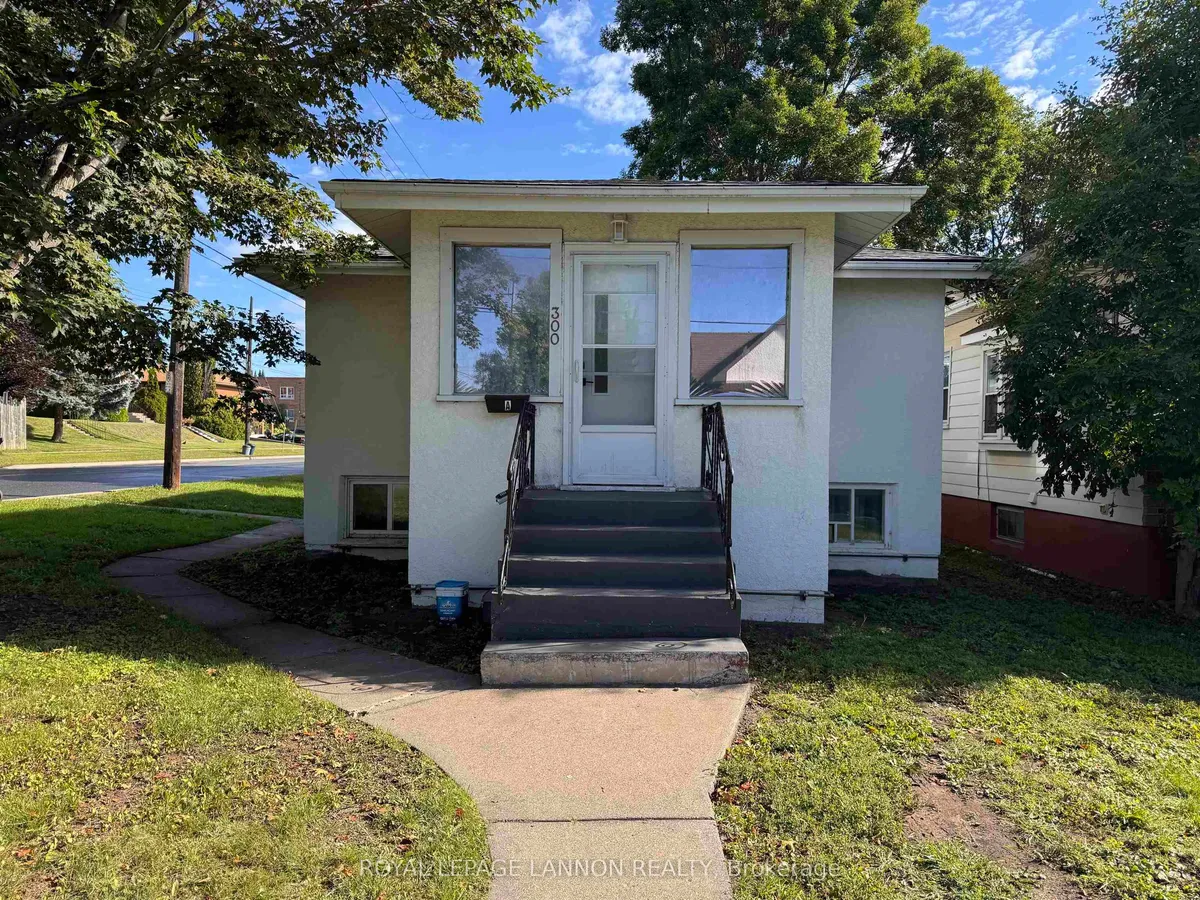 Detached in Thunder Bay