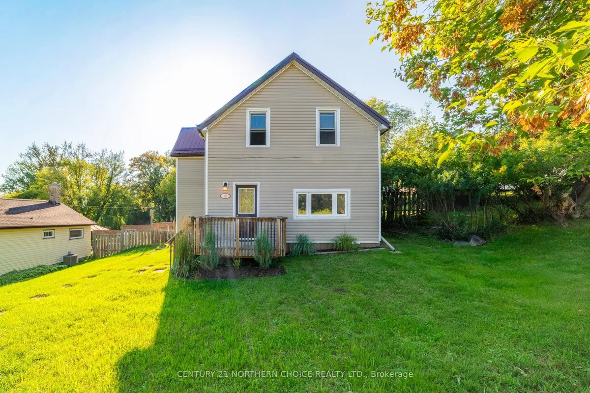 Detached in Kenora