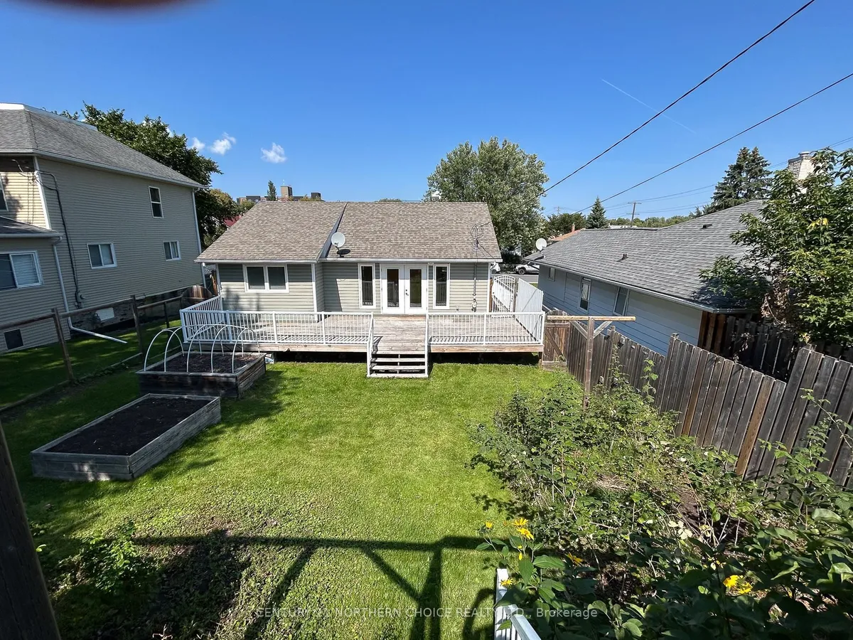 Detached in Kenora