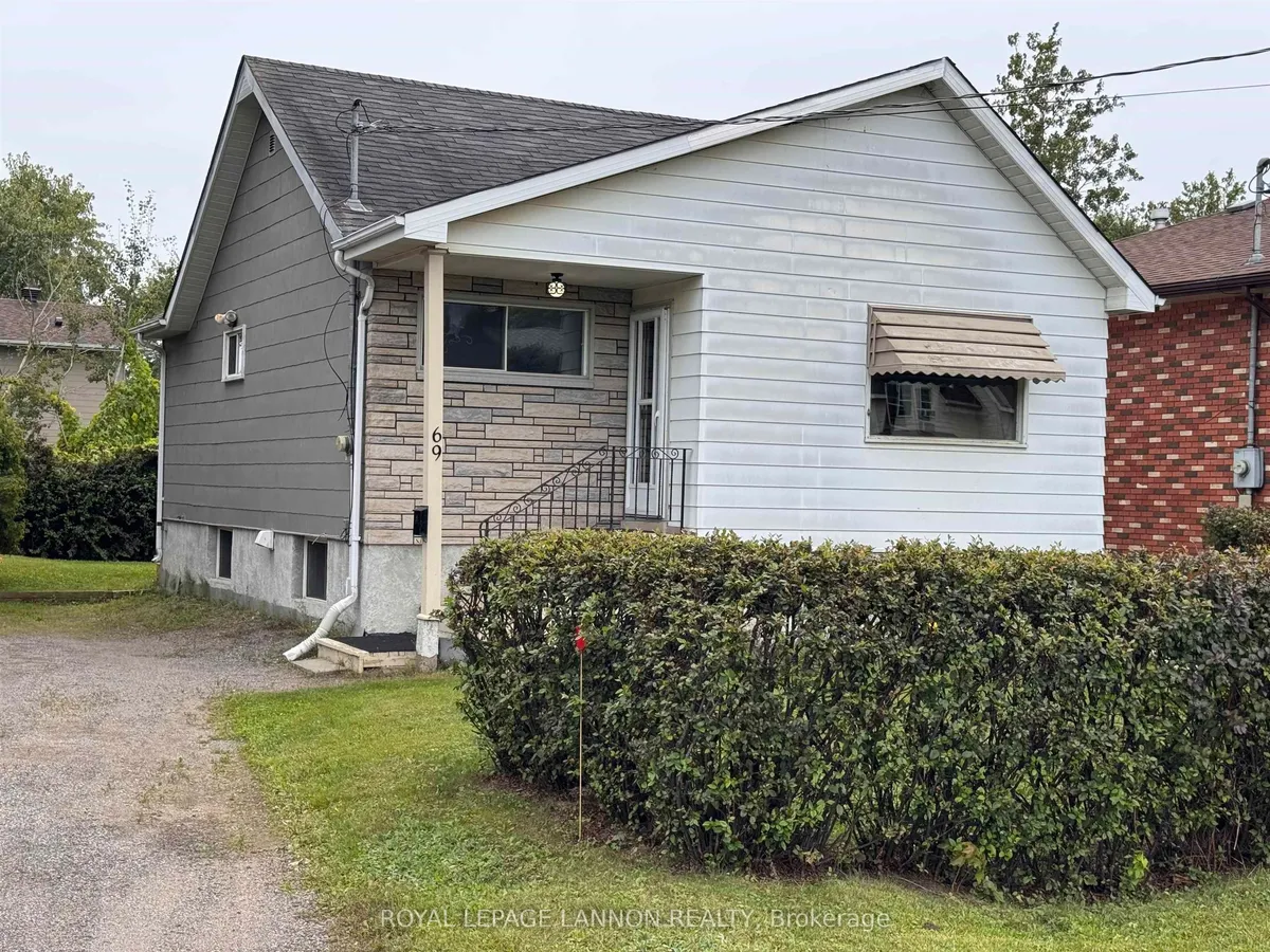 Detached in Thunder Bay