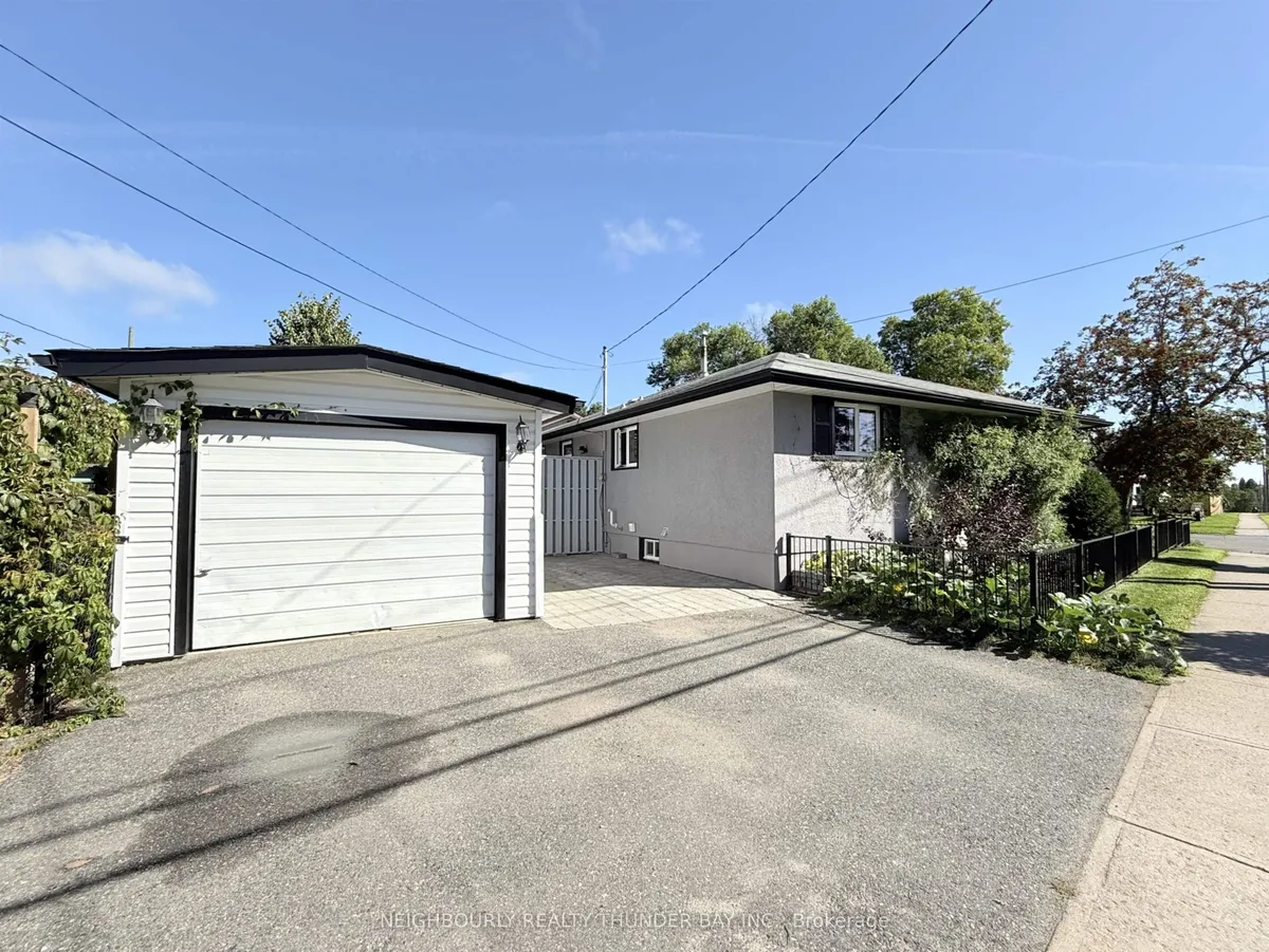 Detached in Thunder Bay