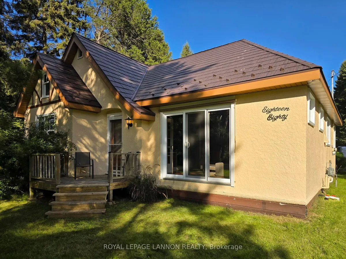 Detached in Thunder Bay
