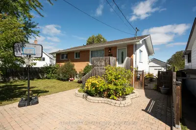 Detached in Thunder Bay