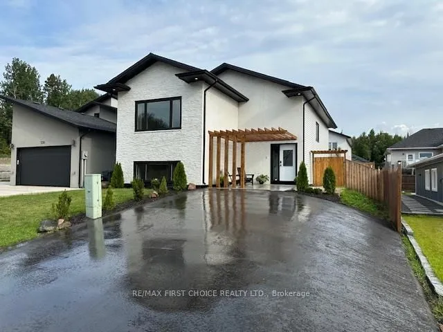 Detached in Thunder Bay