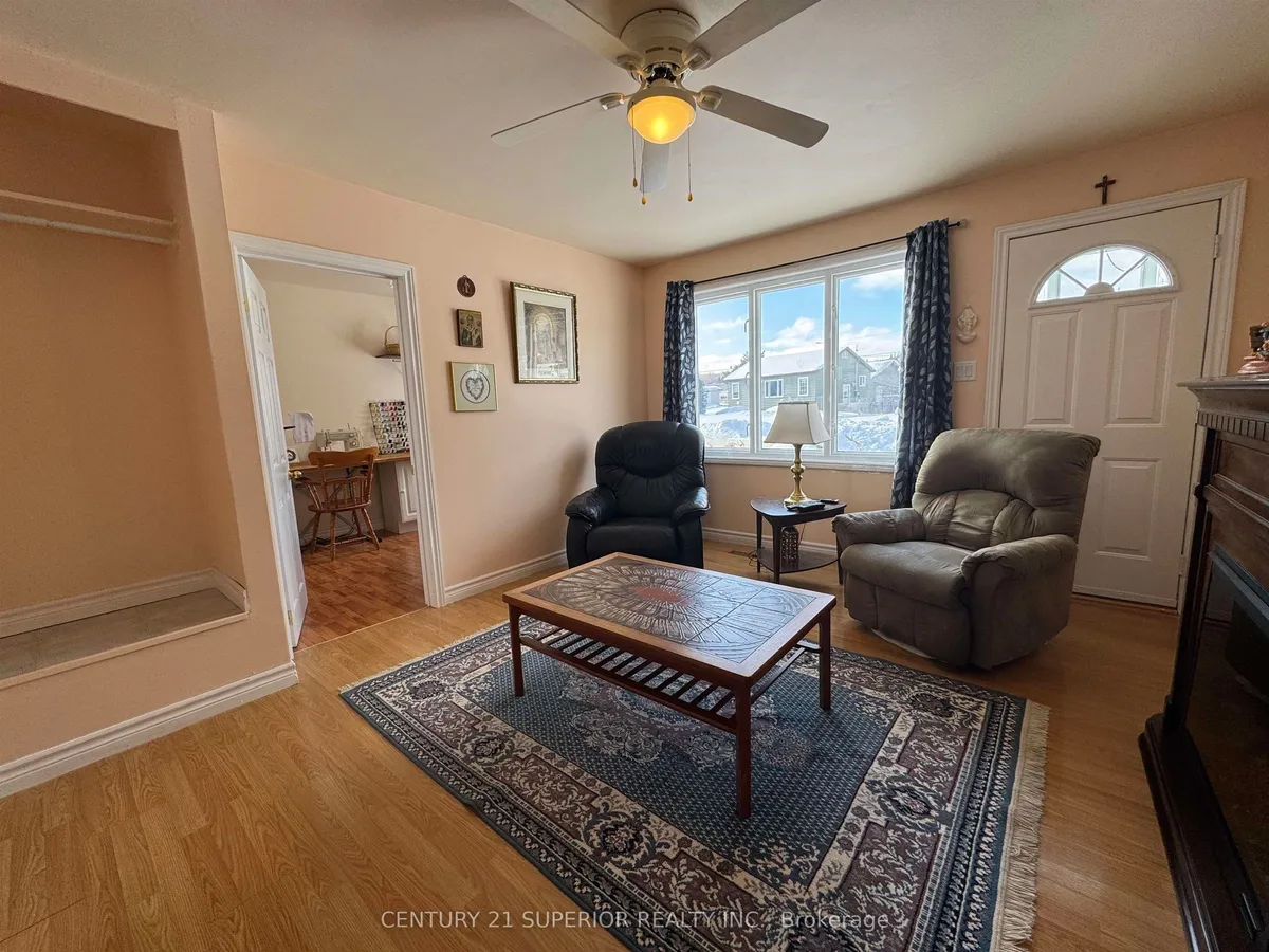Detached in Manitouwadge