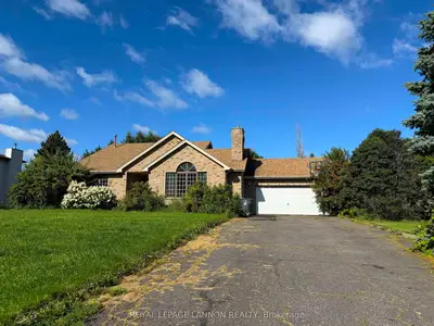 Detached in Thunder Bay