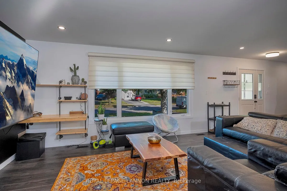 Detached in Thunder Bay