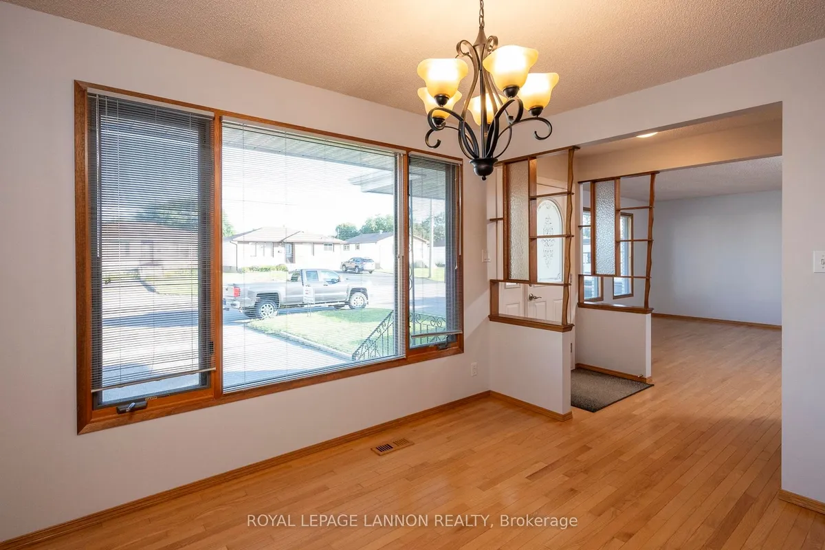Detached in Thunder Bay