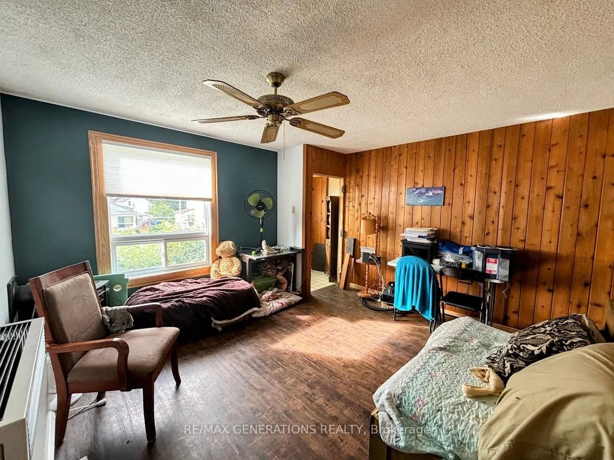 Detached in Marathon