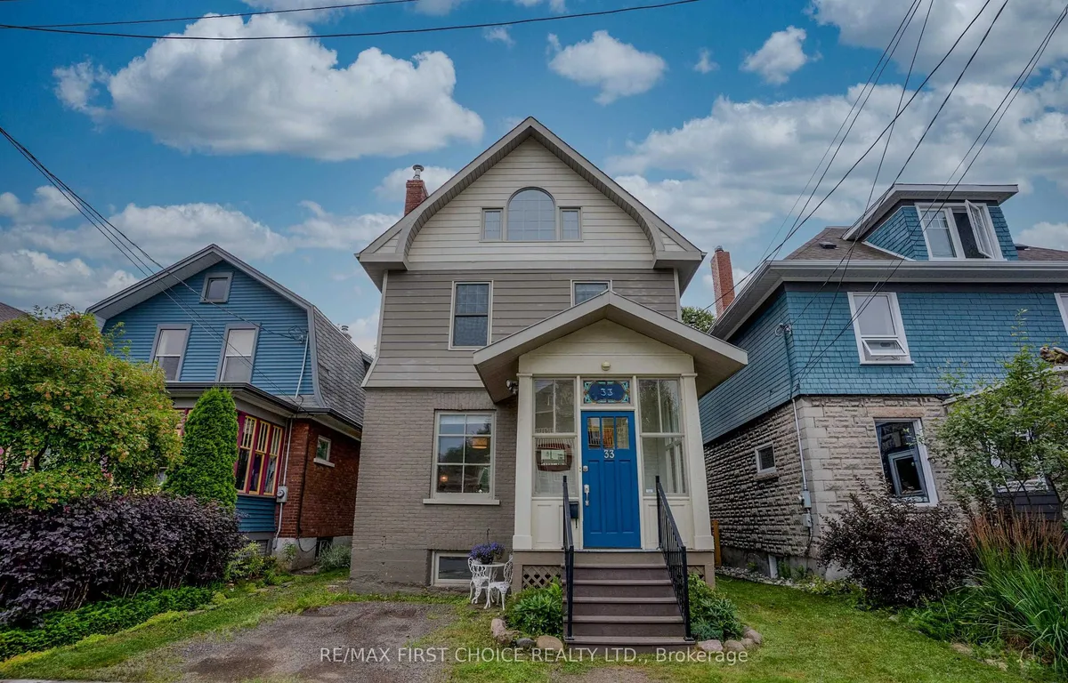 Detached in Thunder Bay