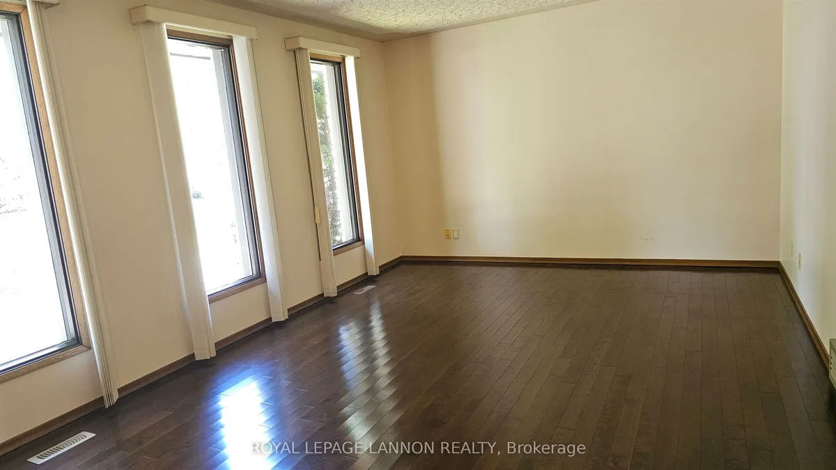 Detached in Thunder Bay
