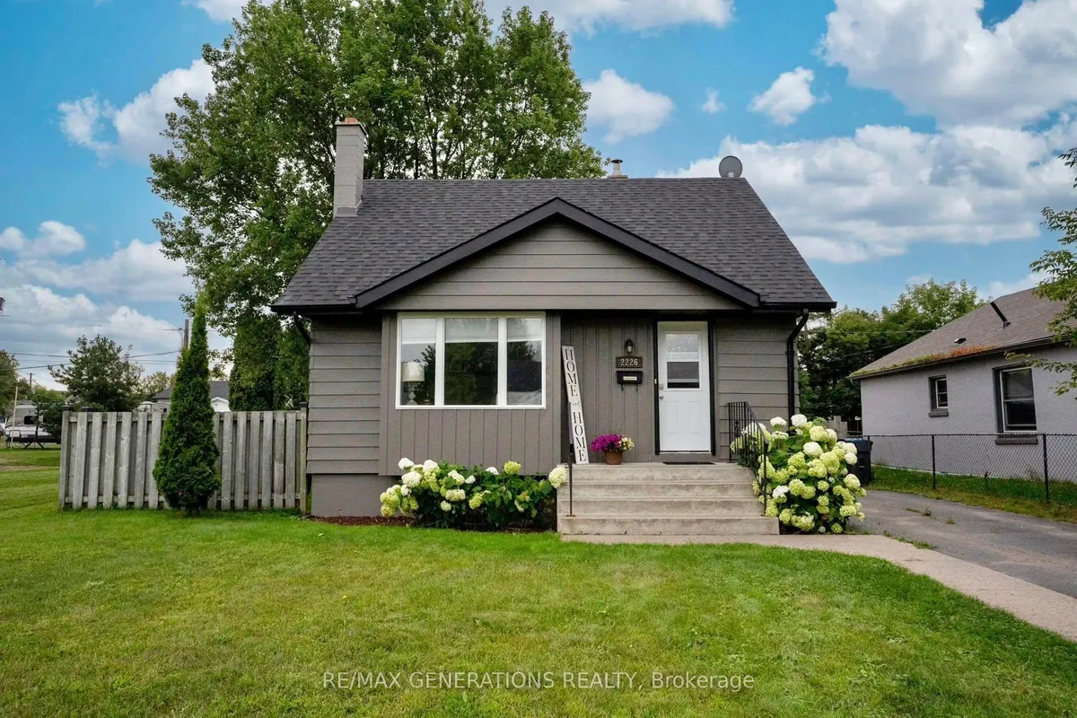 Detached in Thunder Bay