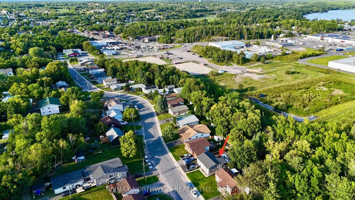 Detached in Kenora