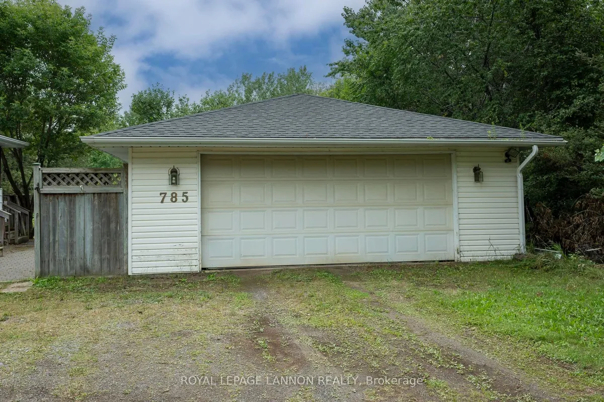 Detached in Thunder Bay