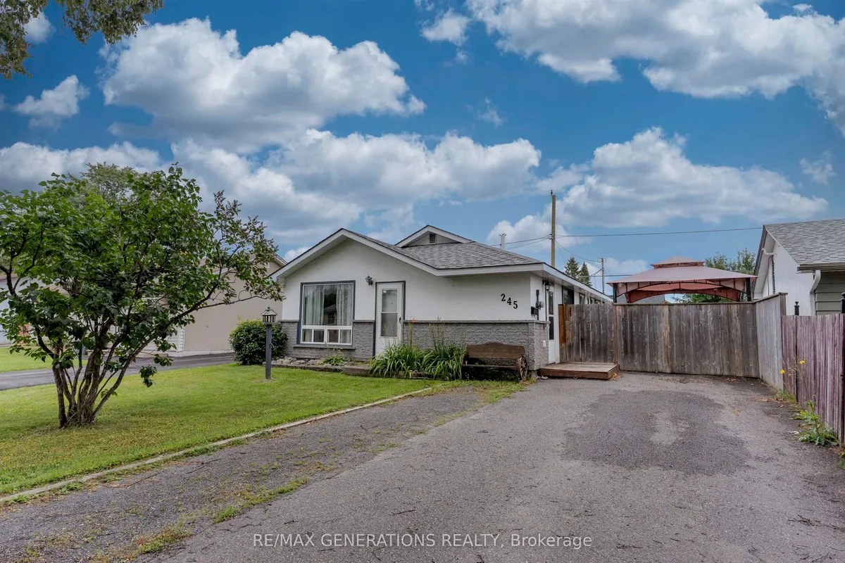 Detached in Thunder Bay