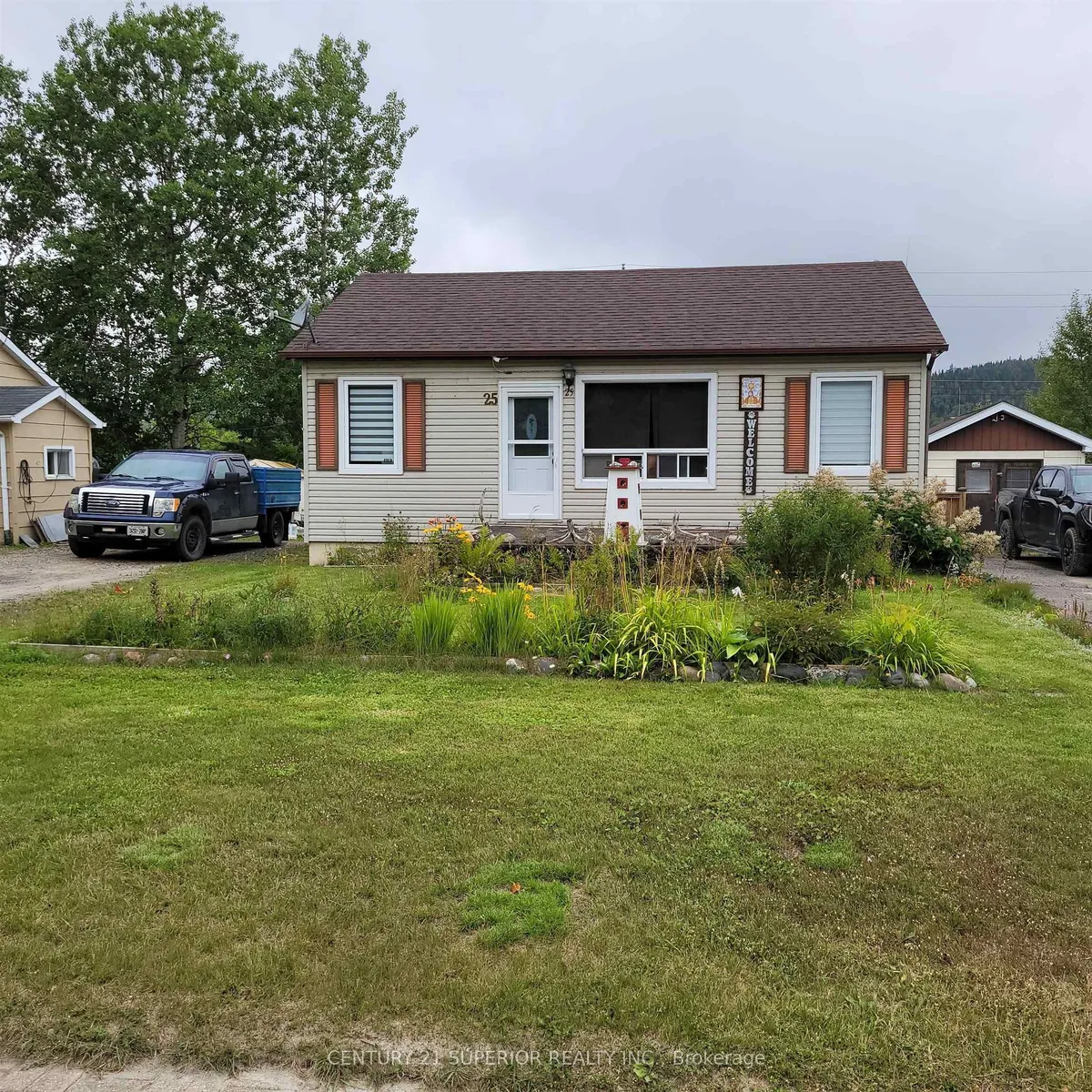 Detached in Manitouwadge