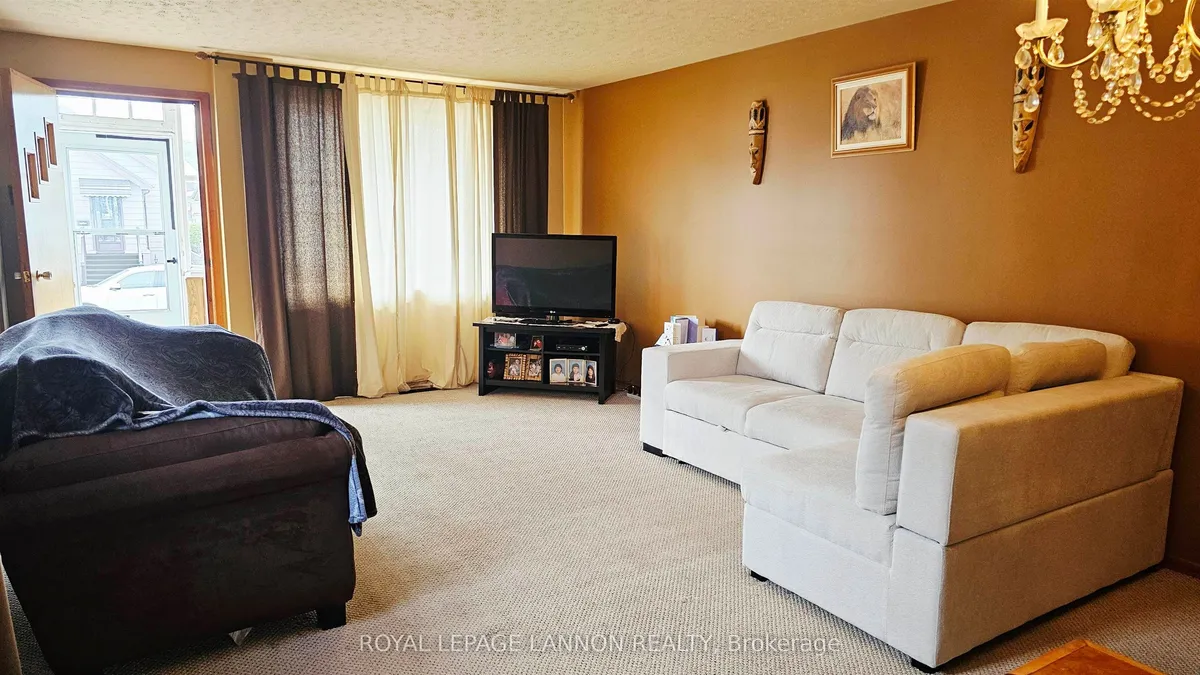 Detached in Thunder Bay