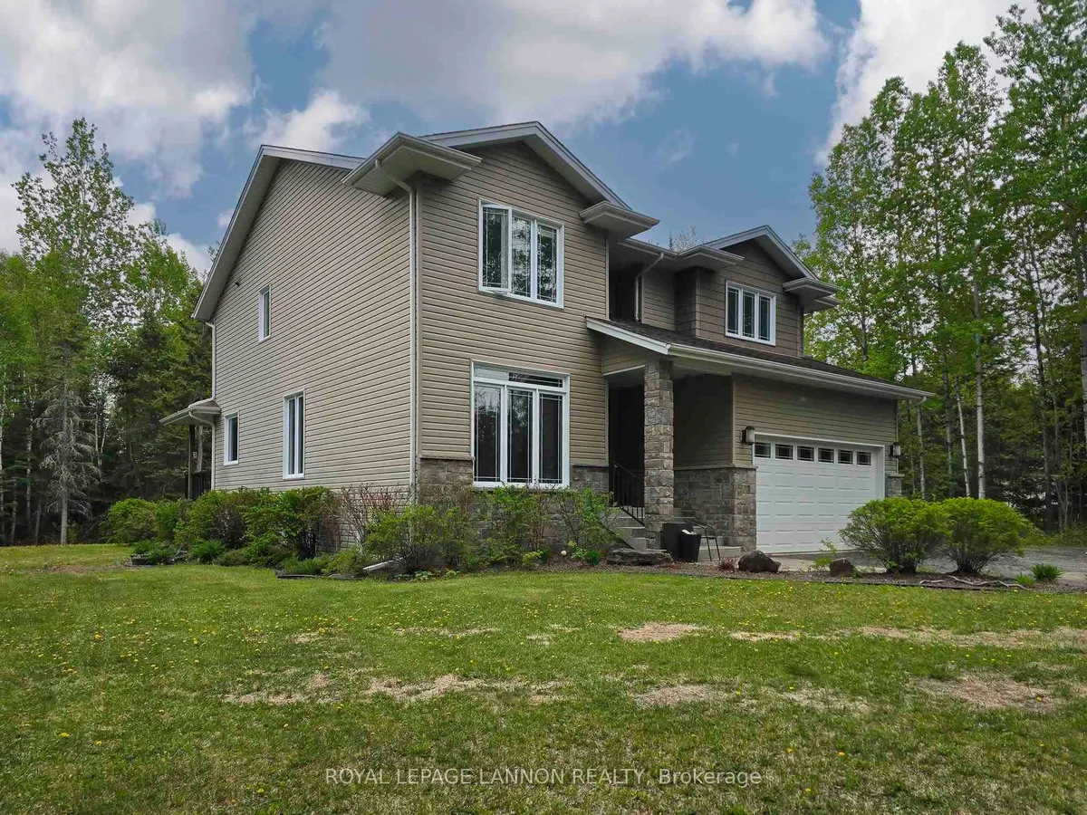 Detached in Thunder Bay