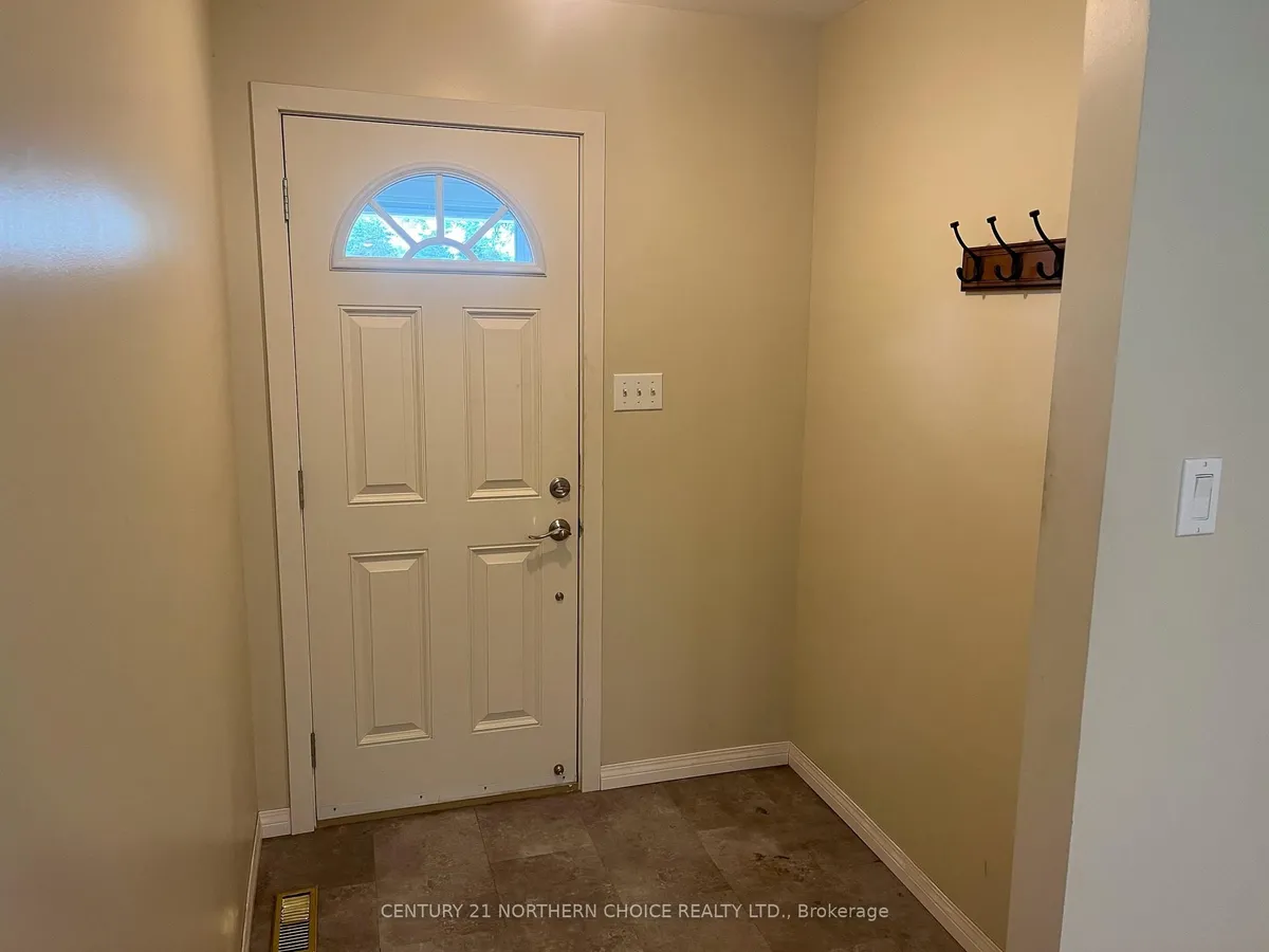 Detached in Kenora