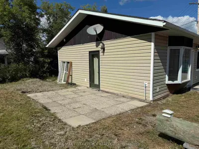 Detached in Machin