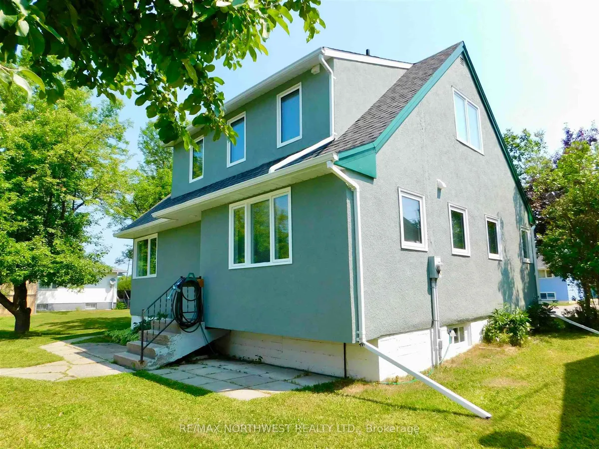 Detached in Dryden