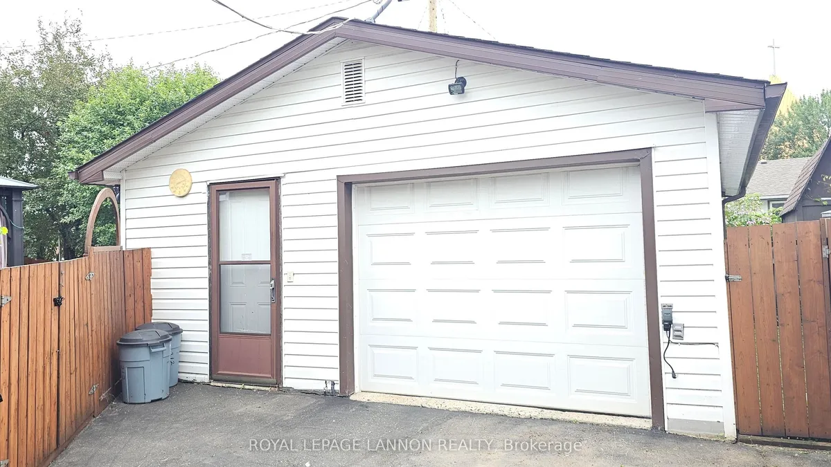 Detached in Thunder Bay