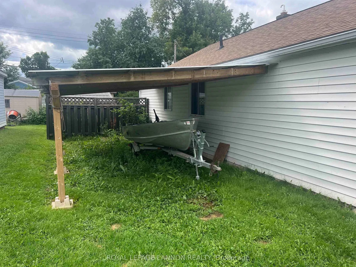 Detached in Atikokan