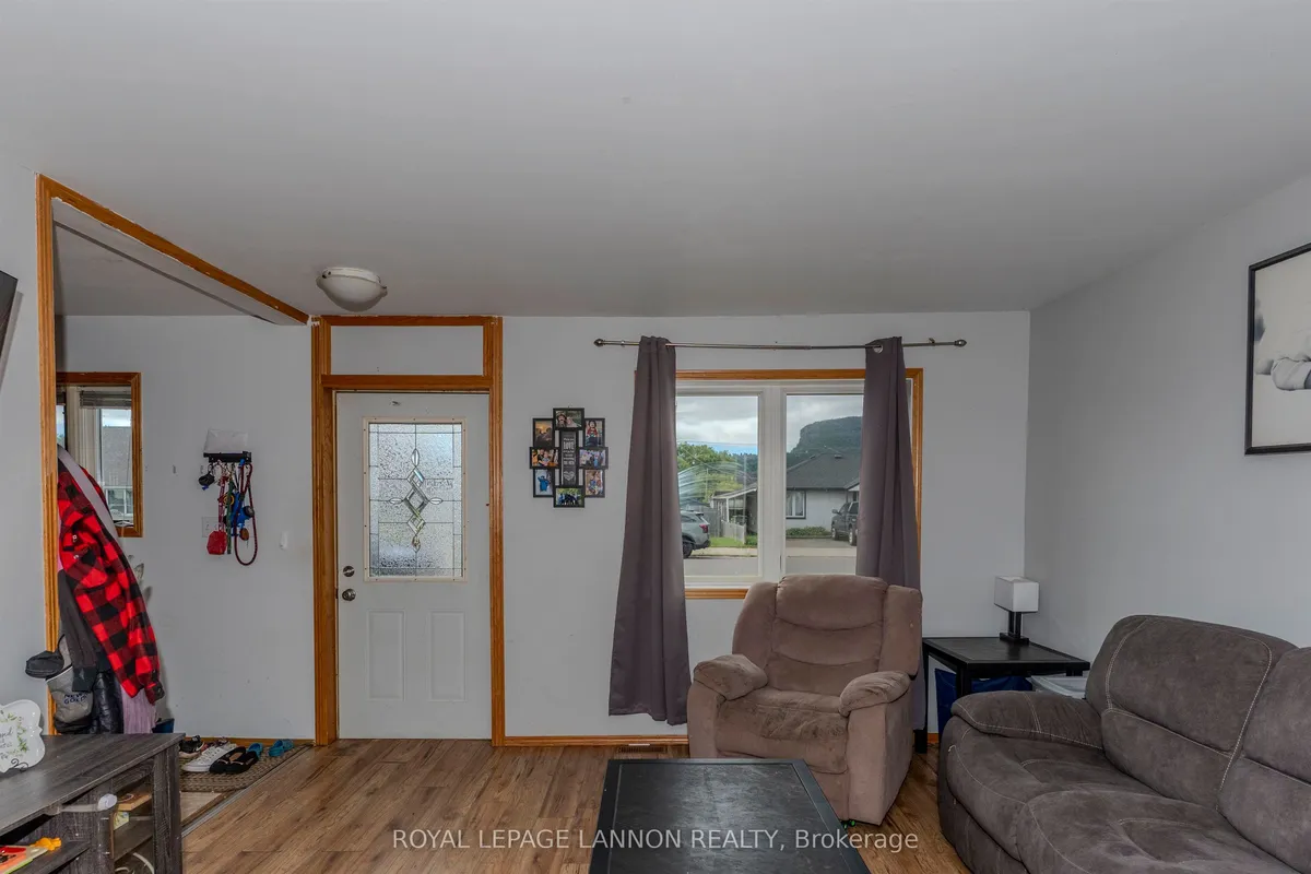 Detached in Thunder Bay