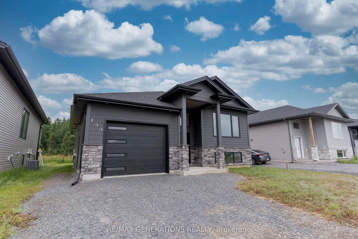 Detached in Thunder Bay