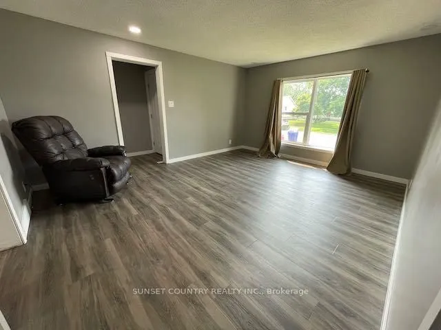 Detached in Dryden