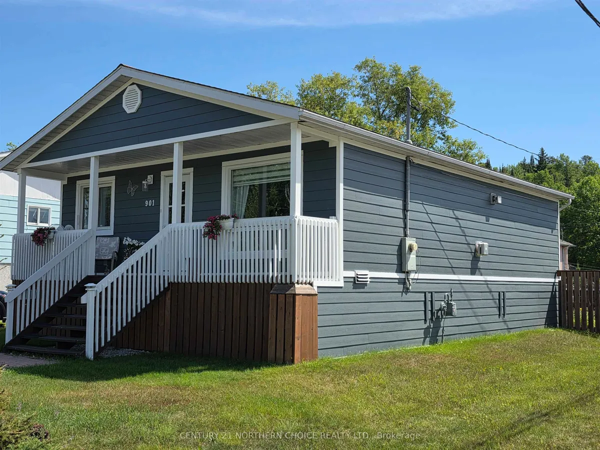 Detached in Kenora