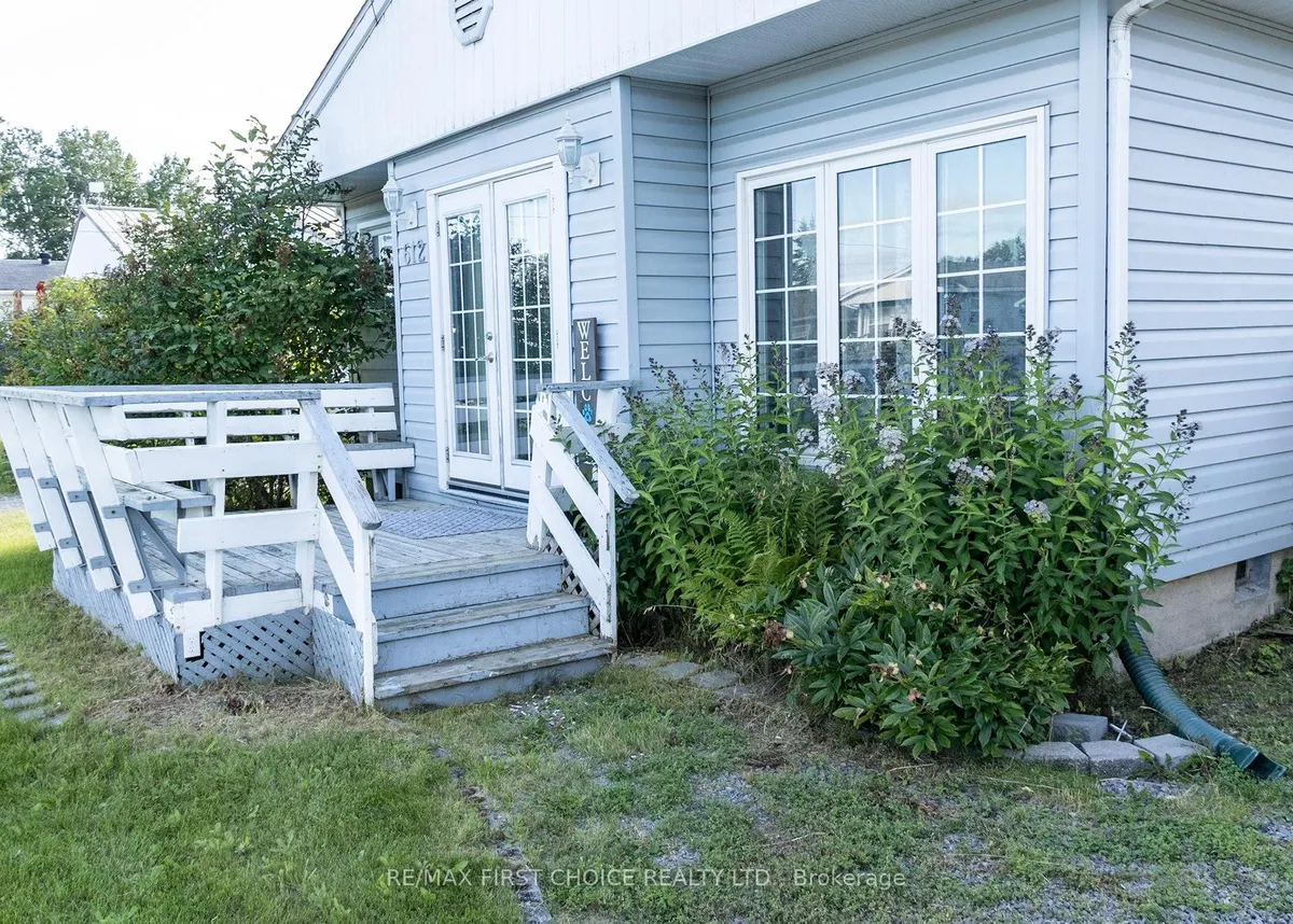 Detached in Greenstone