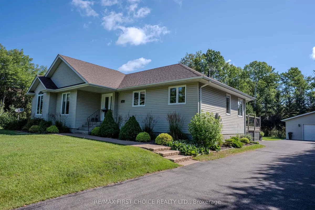 Detached in Thunder Bay